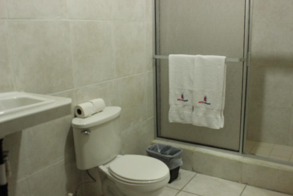 Hotel Carnaval La Ceiba Chambre photo