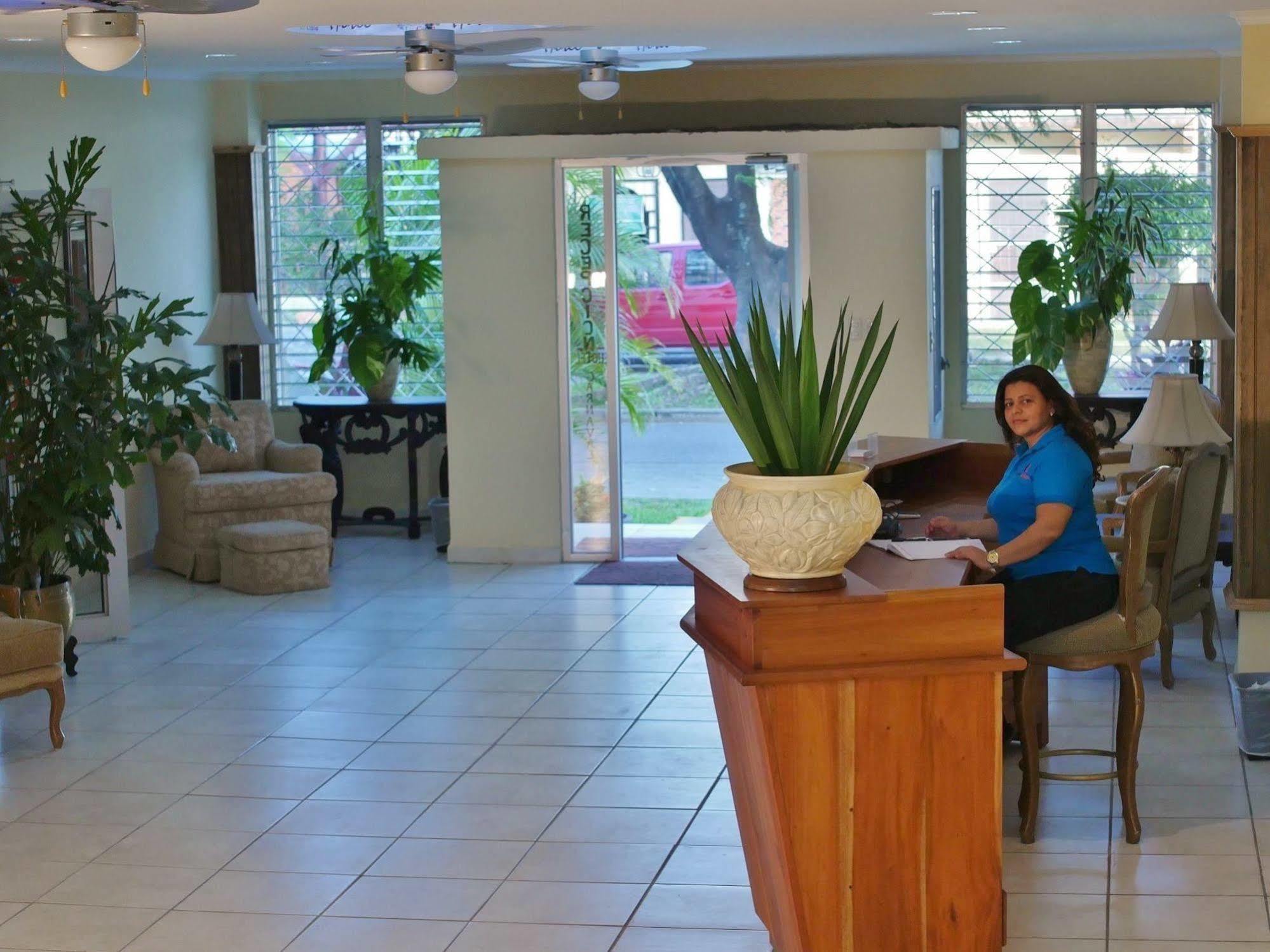 Hotel Carnaval La Ceiba Extérieur photo