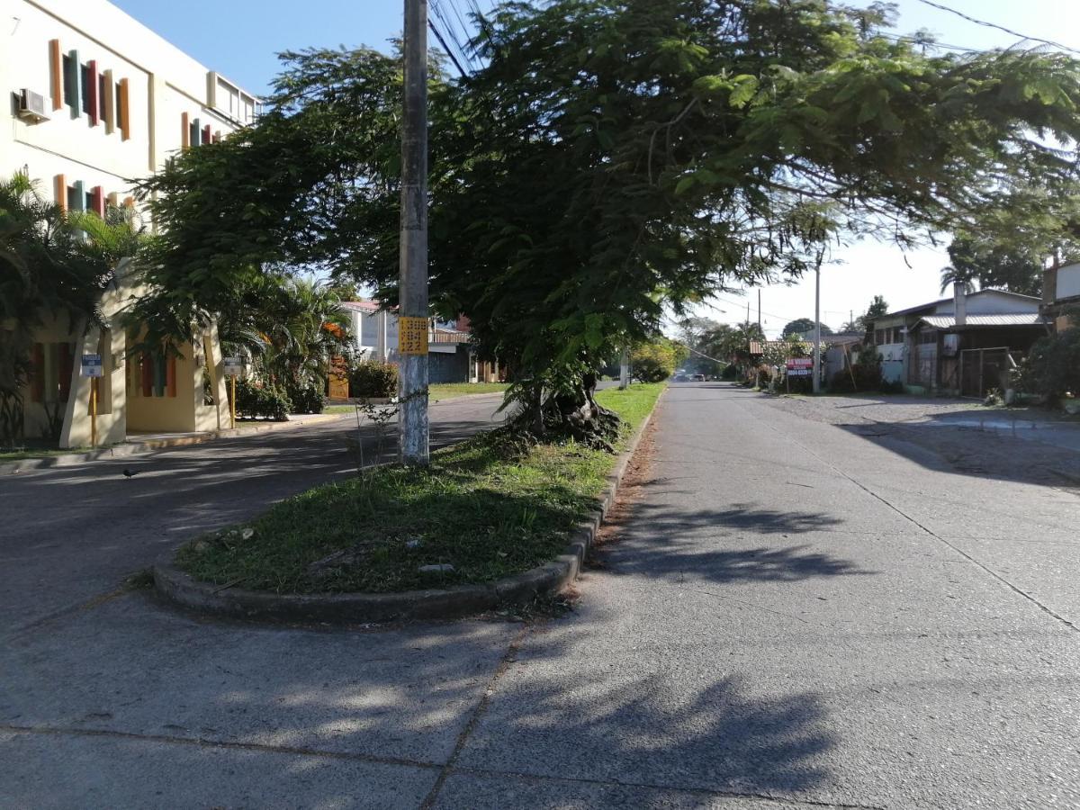 Hotel Carnaval La Ceiba Extérieur photo